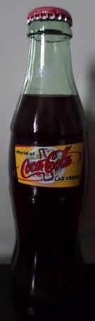 2000-1483 € 15,00 coca cola flesje 8 oz World of coca-cola Las Vegas  jaartal 2001.jpeg